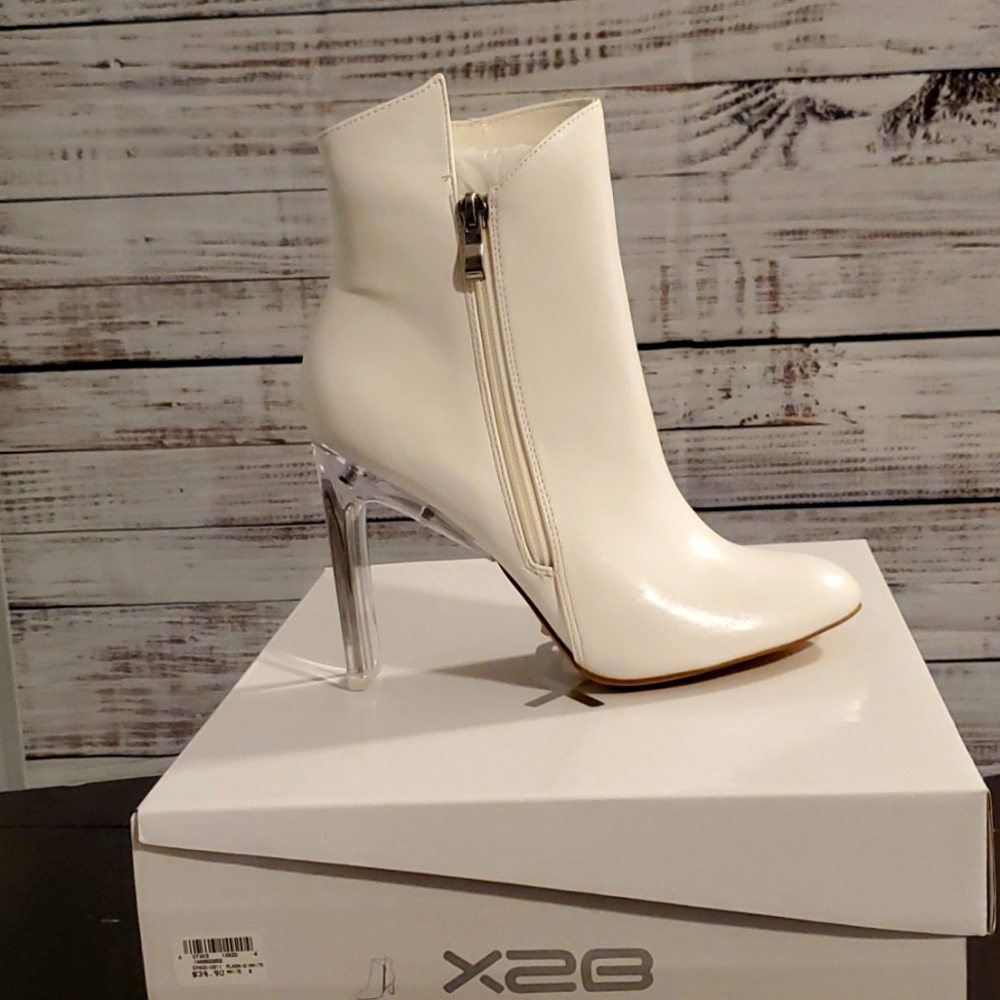 X2B white booties. Size 8.